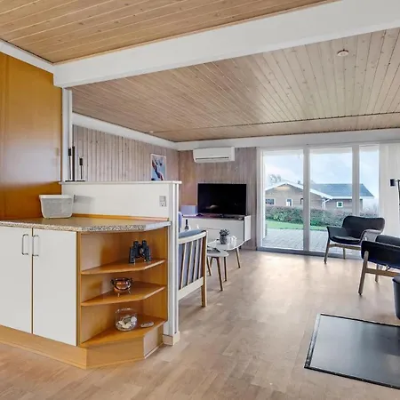 Vakantiehuis Stunning In With Kitchen