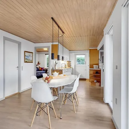 Vakantiehuis Stunning In With Kitchen *