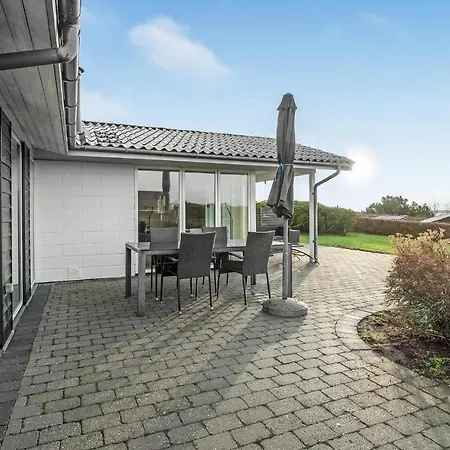 Stunning In With Kitchen