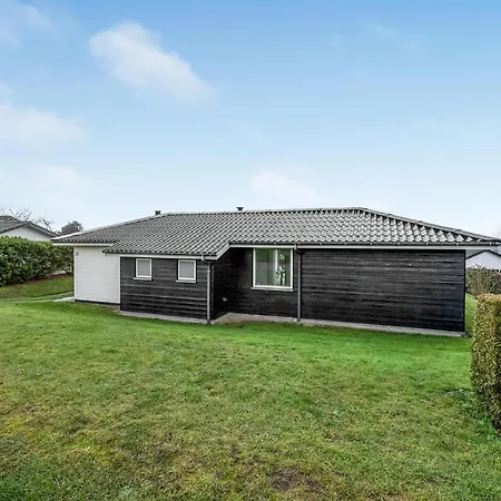 Stunning In With Kitchen Holiday home *